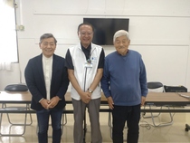 会長たちと区長が並んでいます