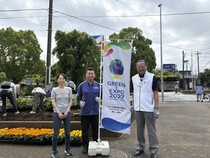 地区の会長たちと区長が並んでいます