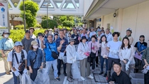 参加者80人の集合写真
