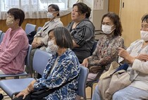 講和に聞き入る皆さま