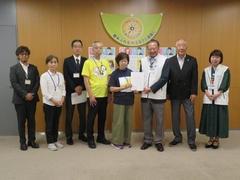 犯罪や非行のない安全で安心な明るい港南区を目指す決意！集合写真