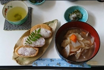 日限茶屋名物すいとんとおいなりさん