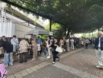 大抽選会に長蛇の列