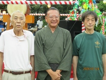 連長と会長と区長　集合写真