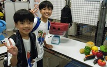 食品ロスのお勉強をする子供たち