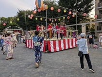 太鼓と盆踊りの様子