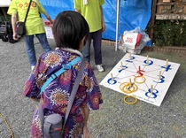 輪投げする子ども