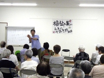 杉浦氏による体操実演の様子
