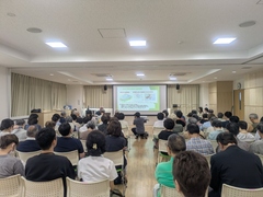 講師の話を聞く様子