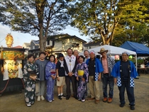 祭りを支えた皆さまと記念撮影の様子