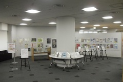 図書館の展覧会展示風景