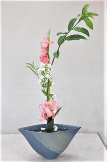 รูปของเดือนมิถุนายนปีพ.ศ. 2565 การจัดดอกไม้แบบญี่ปุ่น
