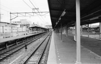 鶴ヶ峰駅のホームから見た二俣川駅方向。