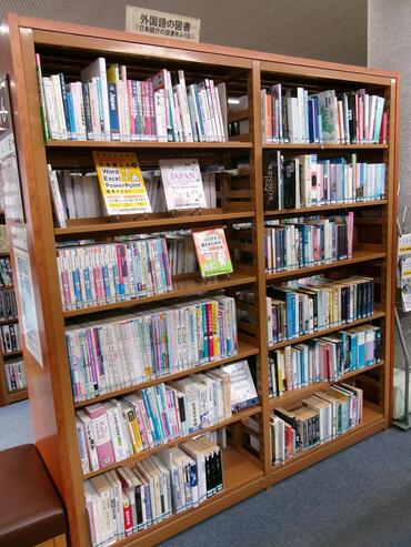 日本紹介図書コーナー、外国語図書コーナー