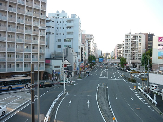 2017年撮影　東神奈川西口電停付近３