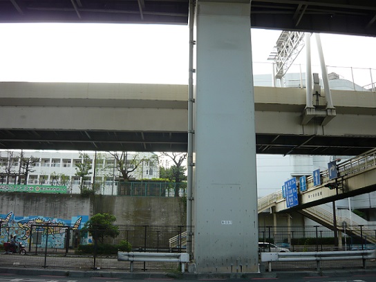 2017年撮影　中央卸売市場付近　幸ケ谷小学校前横断歩道３