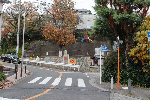 2017年撮影　滝の川にかかるガーデン橋１