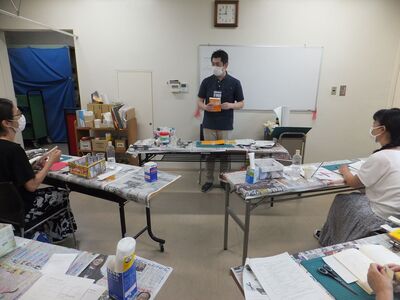 令和5年度学校ボランティア講座図書修理写真