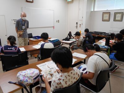 令和5年度としょかん探検隊5年生と6年生の写真