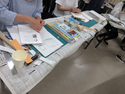 令和6年度学校ボランティア講座図書修理写真