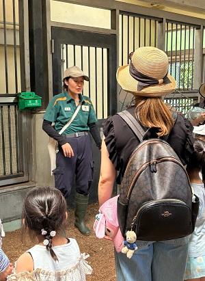 絵本の動物に会いに行こうオカピかんさつ会屋内の様子