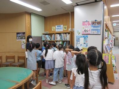 令和7年度一日としょかんいん1年生から3年生写真