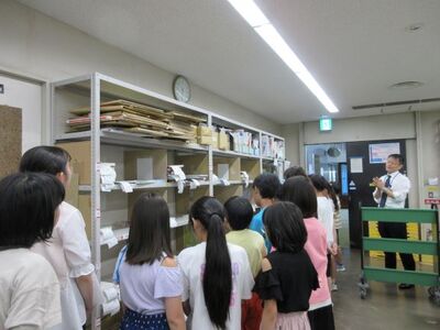 令和7年度一日としょかんいん4年生から6年生写真