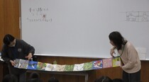 ちきゅうパスポートを広げている写真