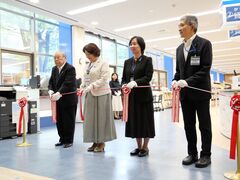 金沢図書館リニューアルオープン・テープカット