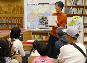 動物についてのブックトークの様子