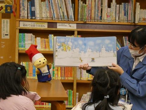 冬のとくべつおはなし会の様子