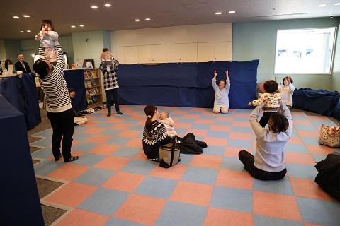 ひまわりの郷でのおはなし会の様子