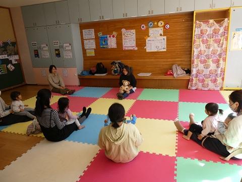 永谷地区センターでのおはなし会の様子