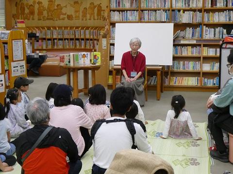おはなしにこっとのおはなし会