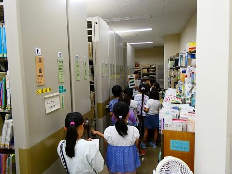 書庫の見学