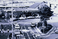 鴨居駅駅舎-南口広場の画像