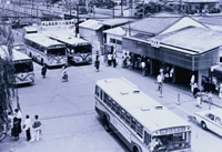 中山駅駅舎-南口広場バス乗場の画像