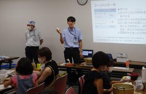 防災クッキング調理中