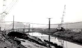 建設中の東名高速道路境川橋