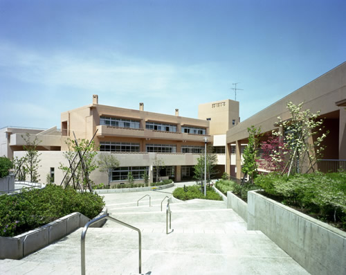 荏田南小学校の画像