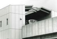 仲町台駅ななめ車両半影の画像