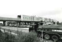 仲町台駅ななめ　トラック通過中の画像