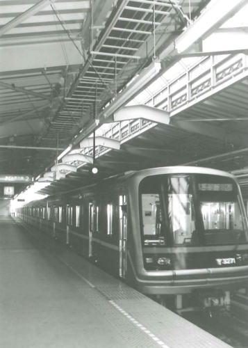 仲町台駅ホーム（電車）の画像