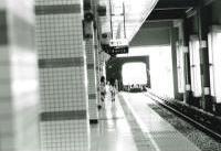 センター南駅ホームの画像