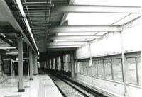 センター南駅ホームの画像