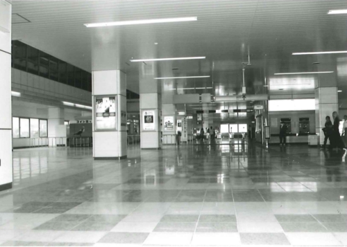 センター南駅構内