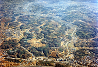 国道246号線と旧大山街道との分かれ-片町交差点から南方向を望む