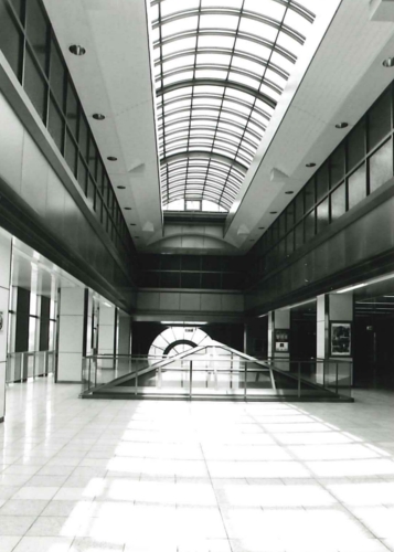 センター北駅構内の画像