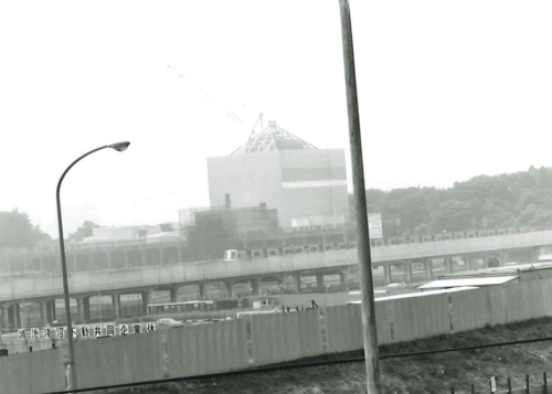 センター北駅南西方面から歴博の画像