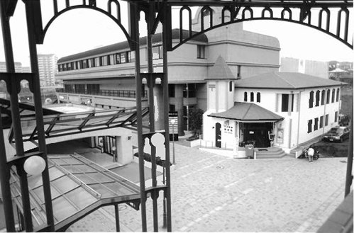 中川駅より中川郵便局の画像